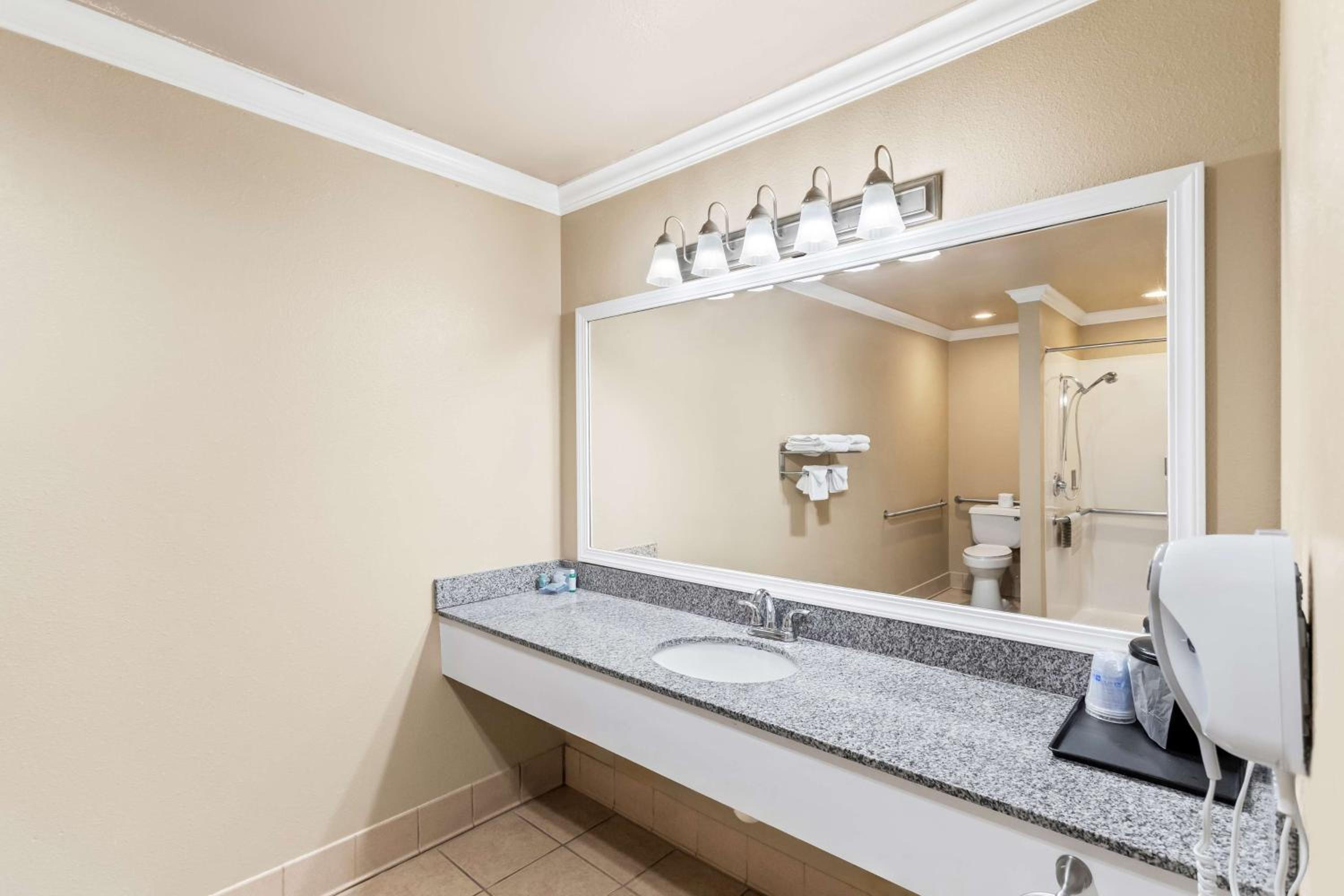 Yreka Vacations - Best Western Miners Inn Yreka - Property Image 9