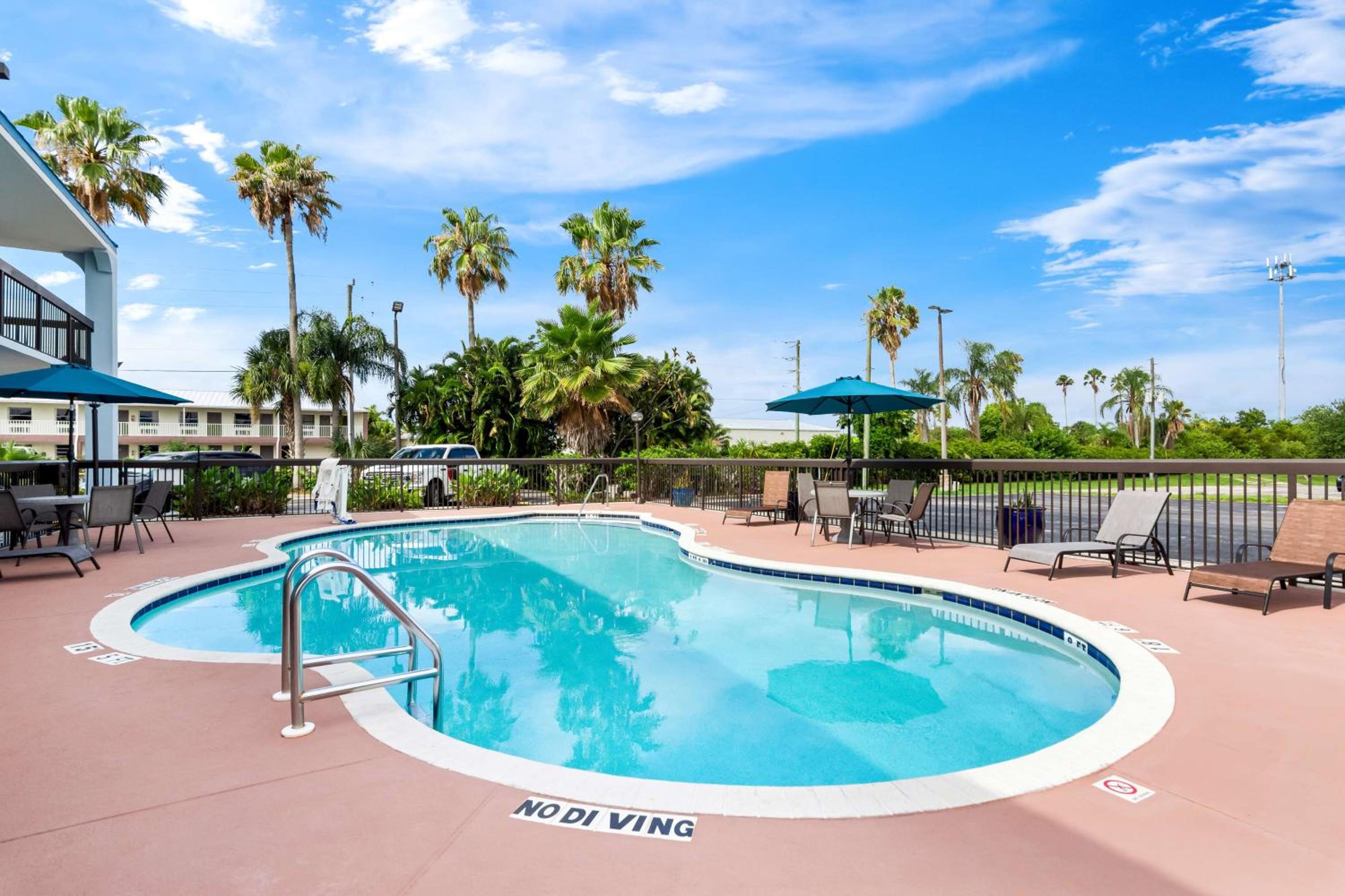 Okeechobee Vacations - Best Western Lake Okeechobee - Property Image 1