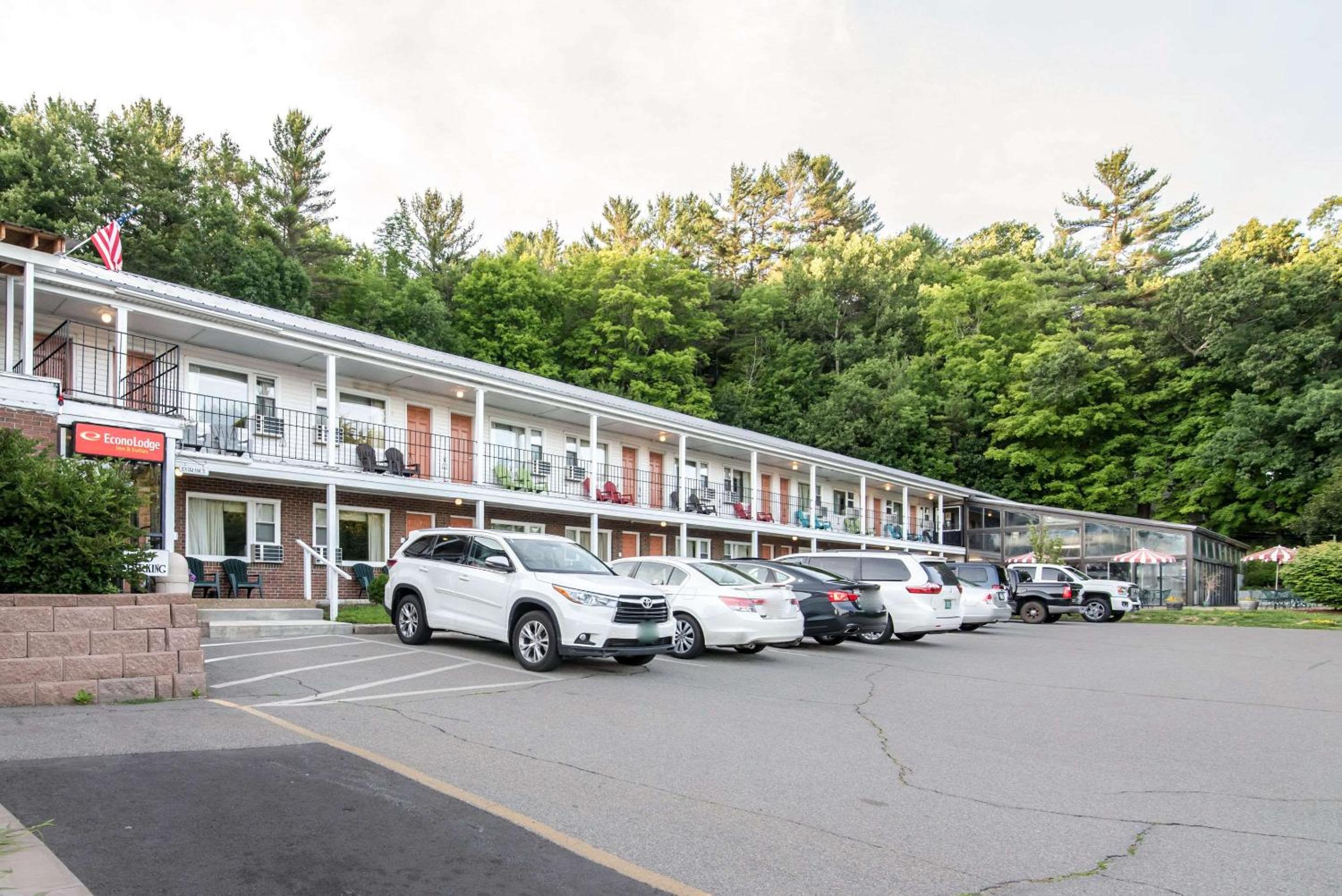 TiltonLodge Inn & Suites