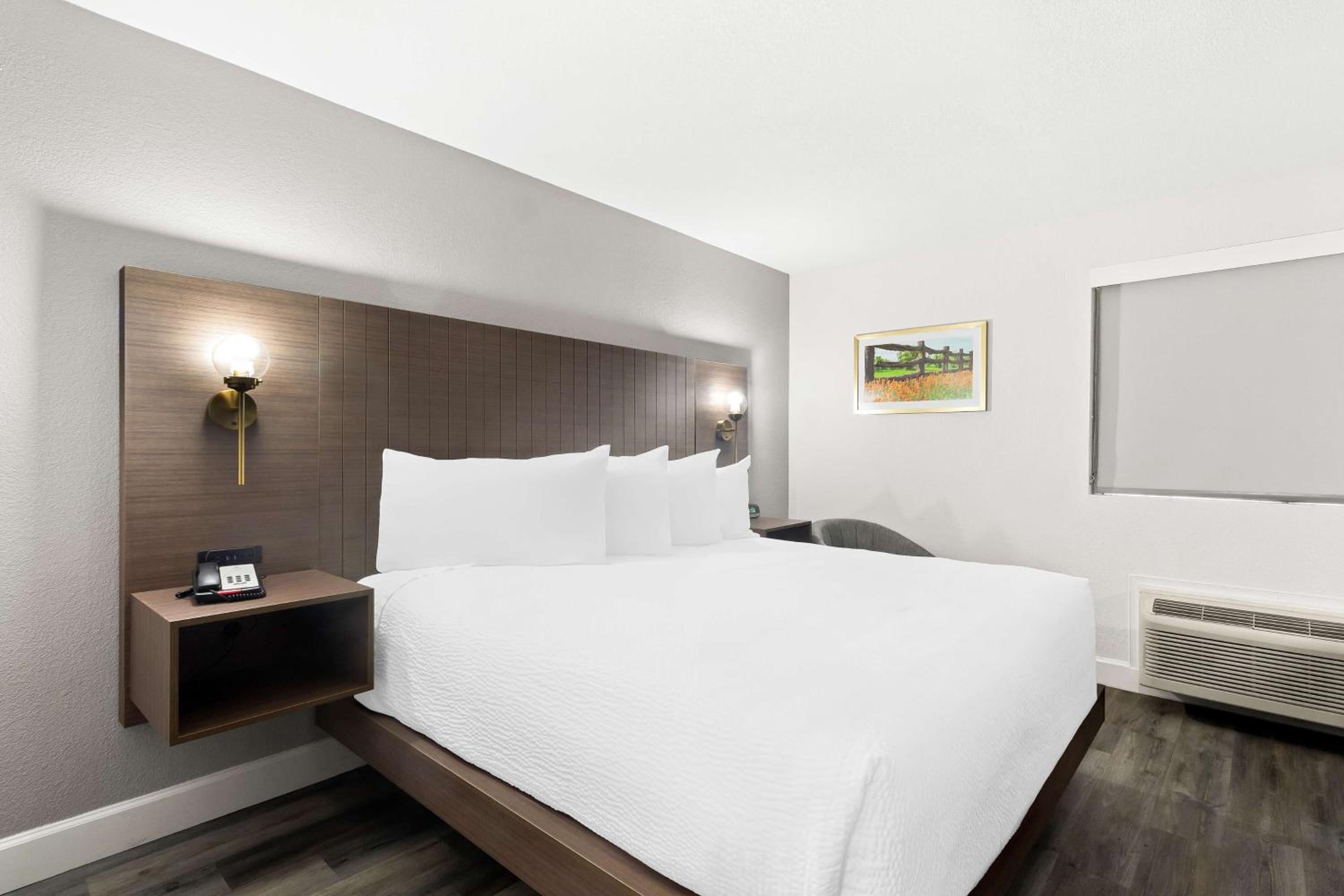 SureStay Hotel by Best Western Groves view 3