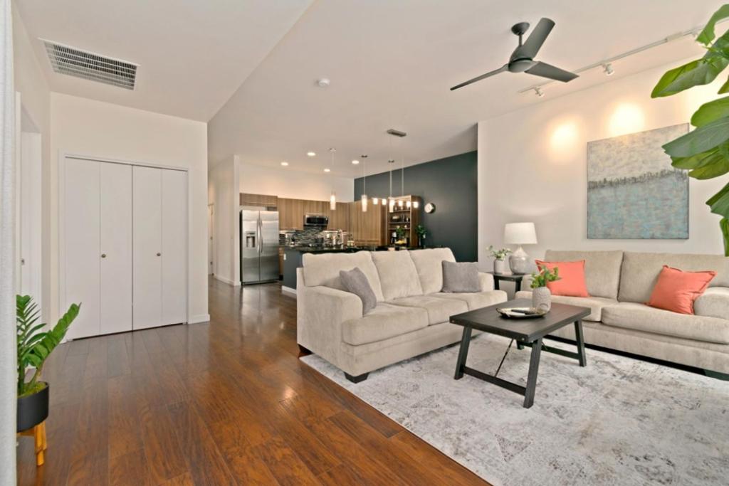 The Cozy Corner Retreat, 15 min walk to Old Town view 4