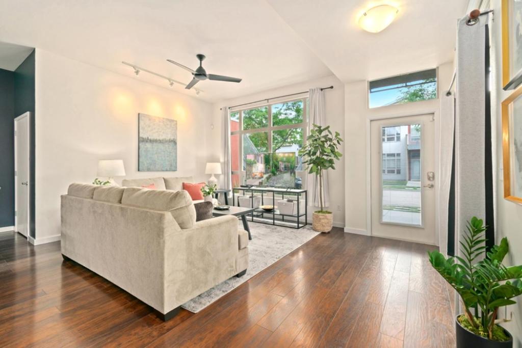 The Cozy Corner Retreat, 15 min walk to Old Town view 3
