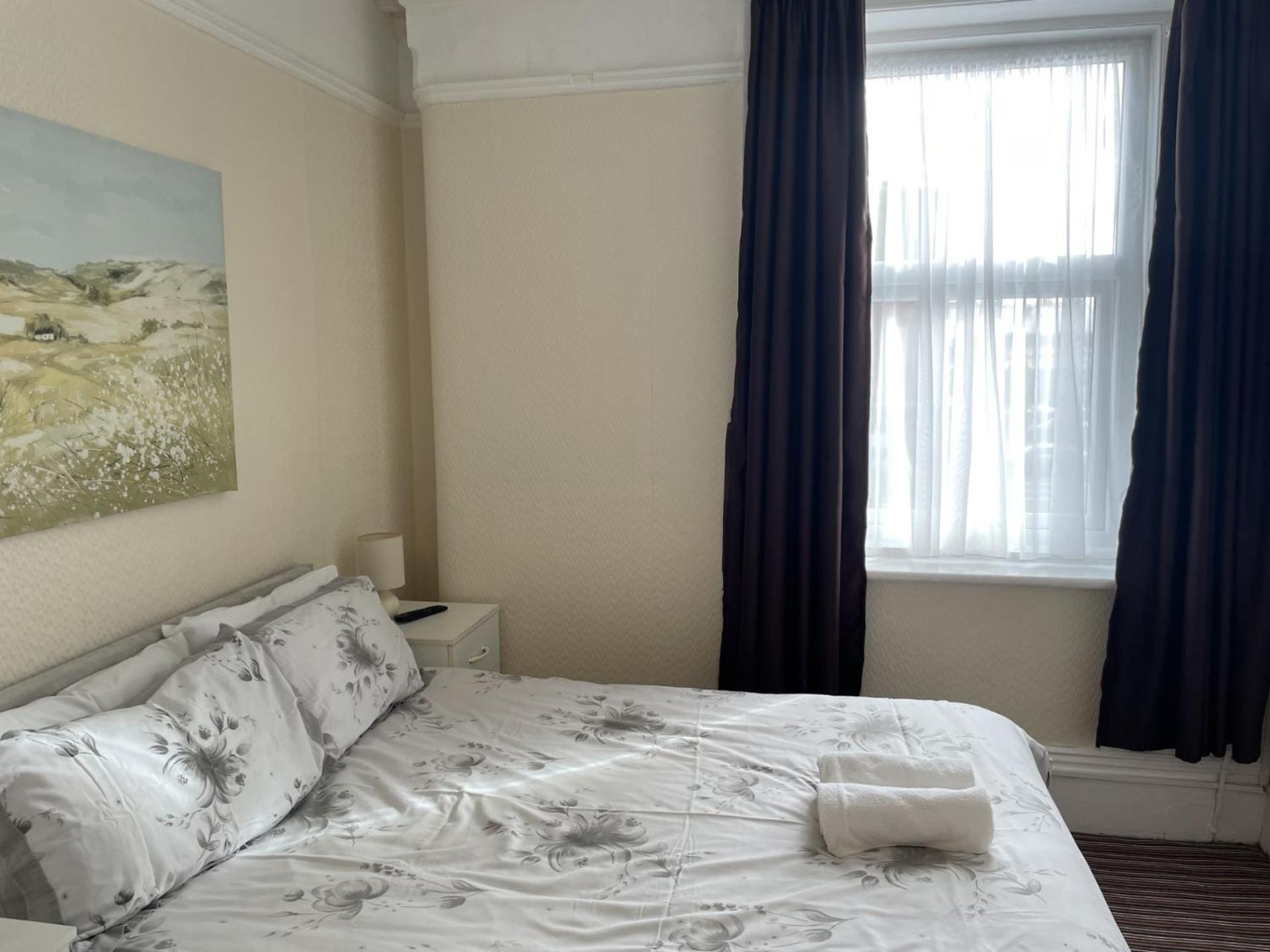 San Diego Guest House - near Pleasure Beach