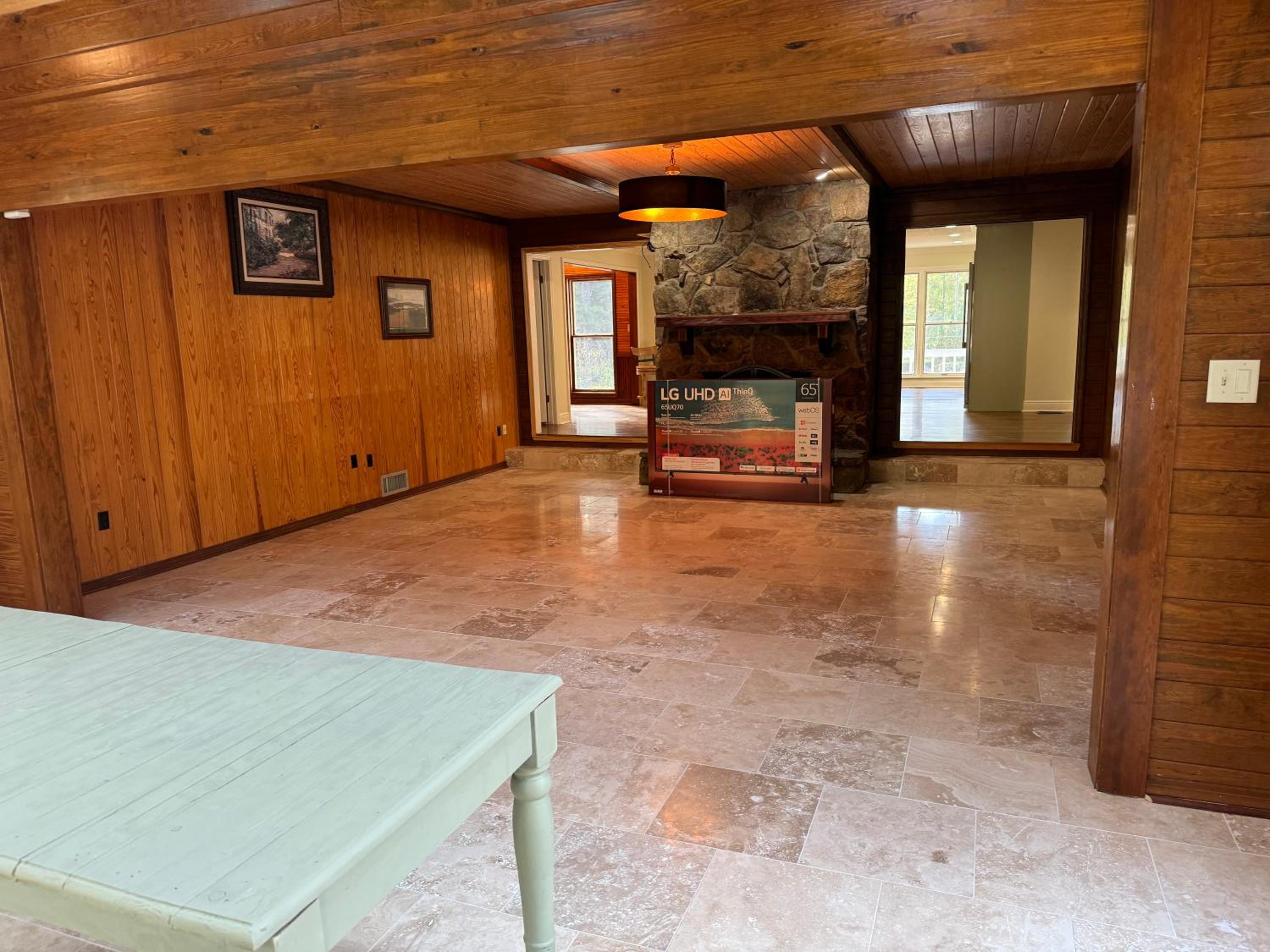 Spacious 8 Bedrooms Lakeside with pool and zip line view 4