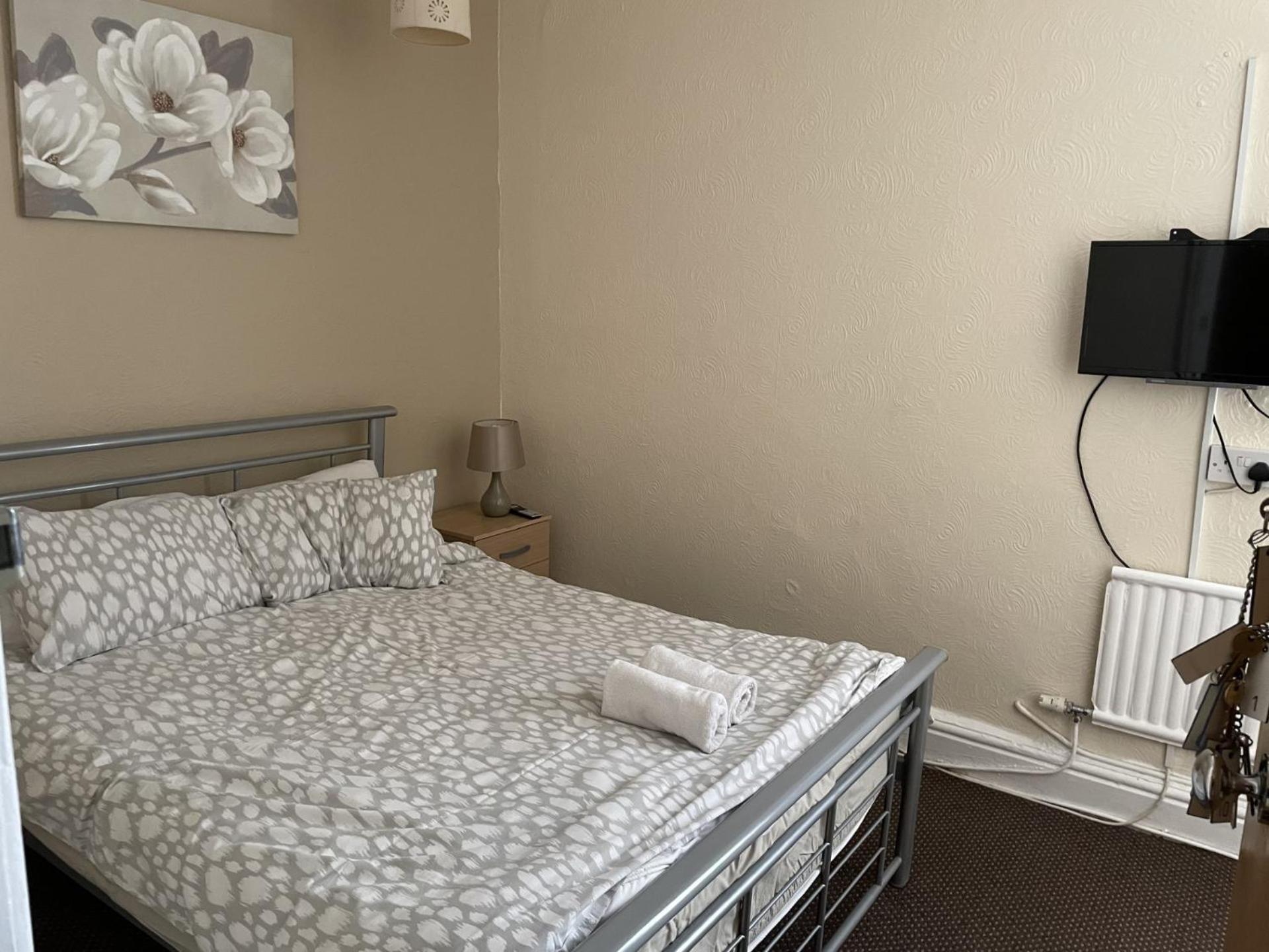 San Diego Guest House - near Pleasure Beach