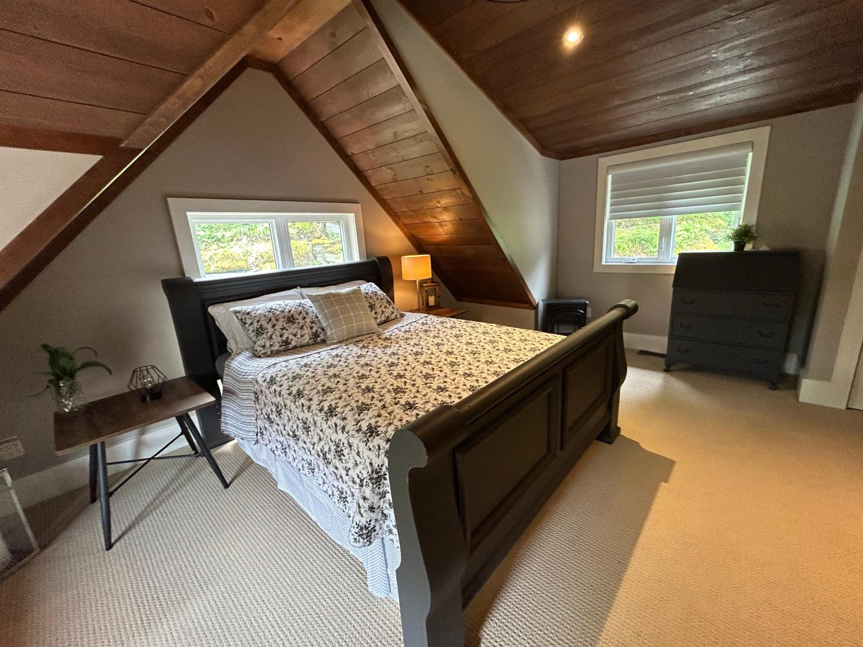 The Rowanwood - Muskoka Cottage Retreat