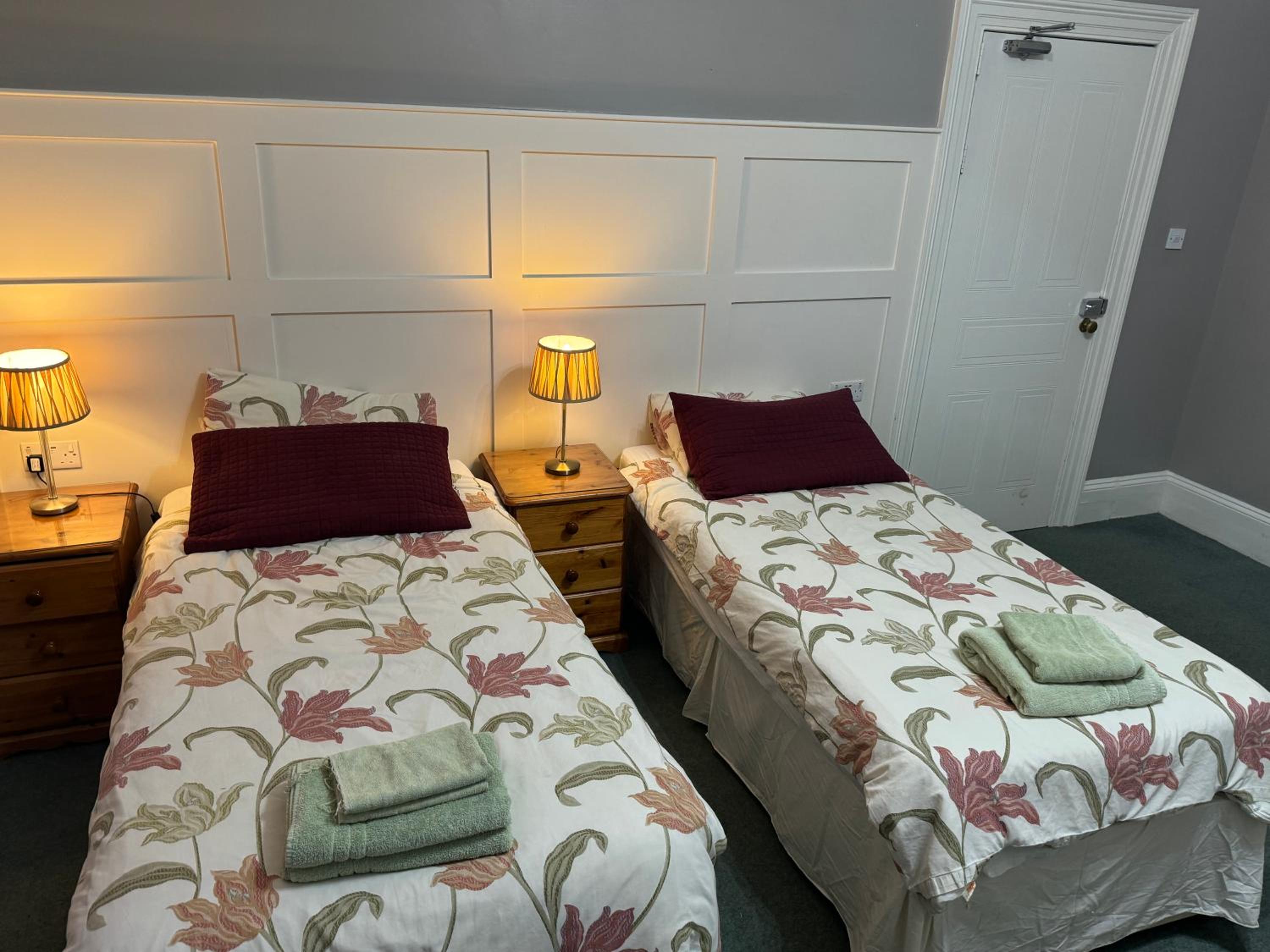 The Bliss 2 Home stay, En-suite, Self check-in with Smart Lock, Non Smoking Home in and out, Zero tolerance for noise after 11pm view 5