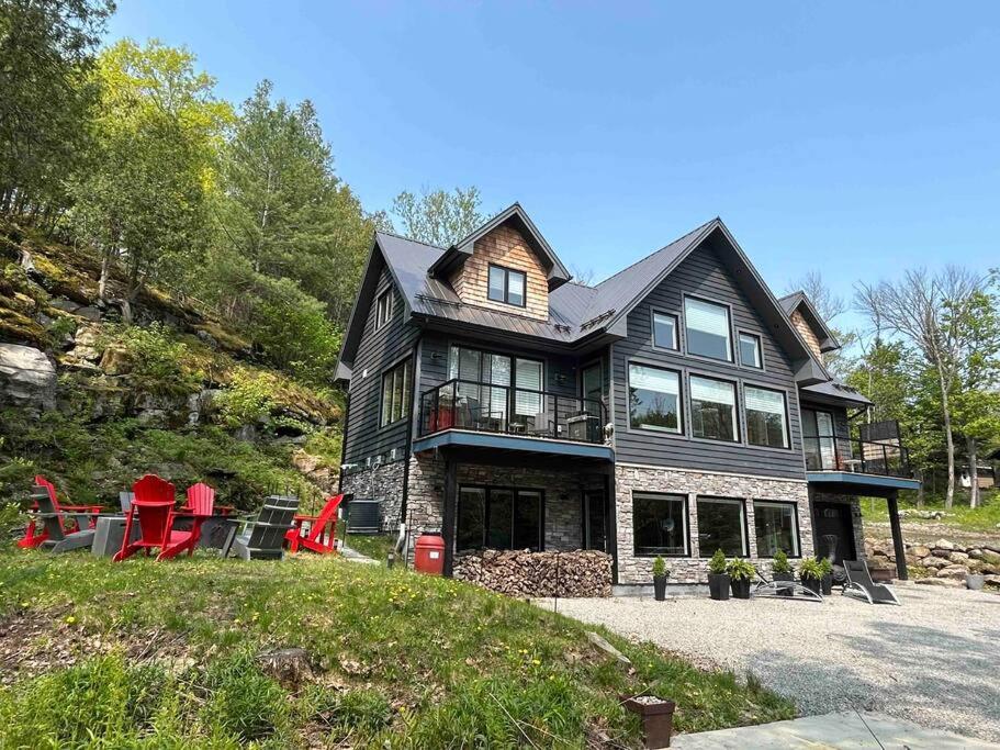 The Rowanwood - Muskoka Cottage Retreat