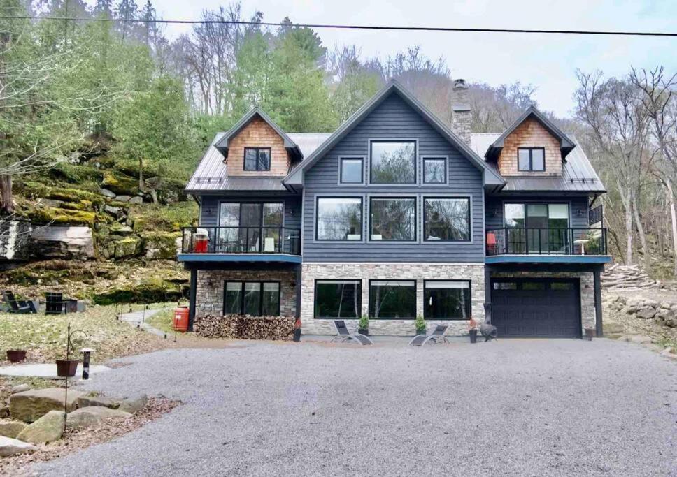 The Rowanwood - Muskoka Cottage Retreat