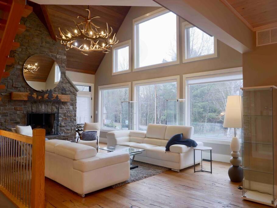 The Rowanwood - Muskoka Cottage Retreat