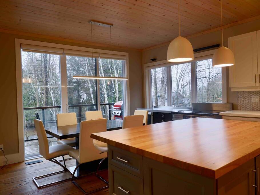 The Rowanwood - Muskoka Cottage Retreat