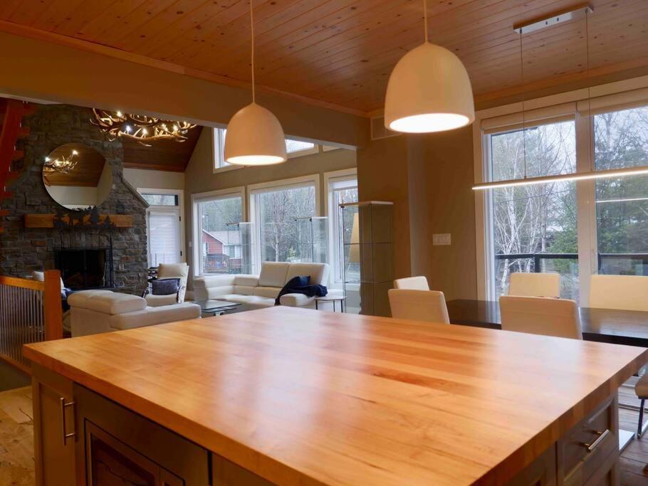 The Rowanwood - Muskoka Cottage Retreat