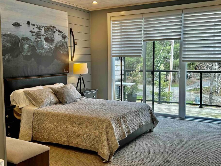 The Rowanwood - Muskoka Cottage Retreat