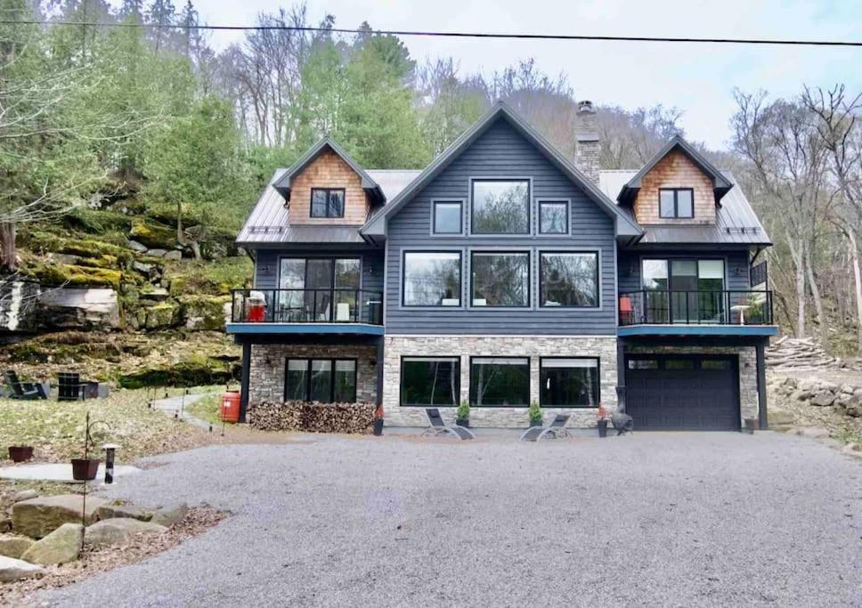 The Rowanwood - Muskoka Cottage Retreat