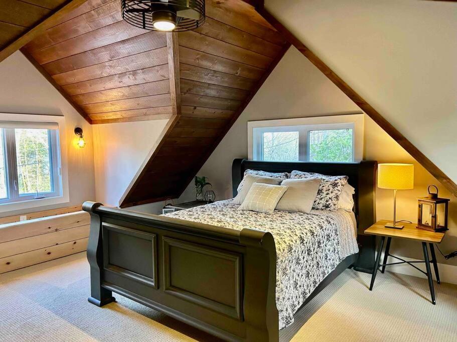 The Rowanwood - Muskoka Cottage Retreat
