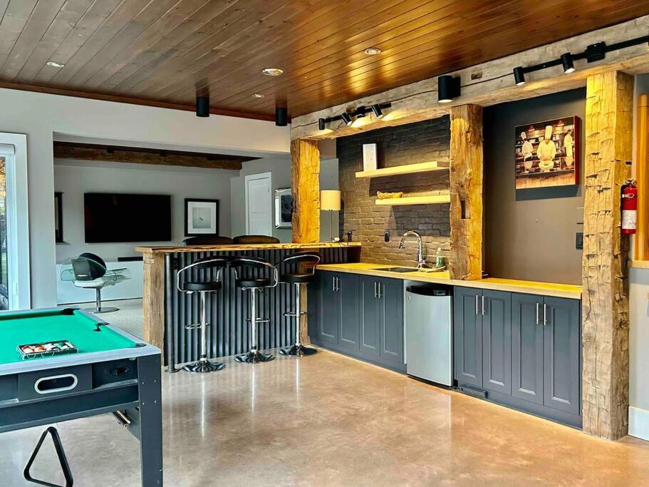 The Rowanwood - Muskoka Cottage Retreat