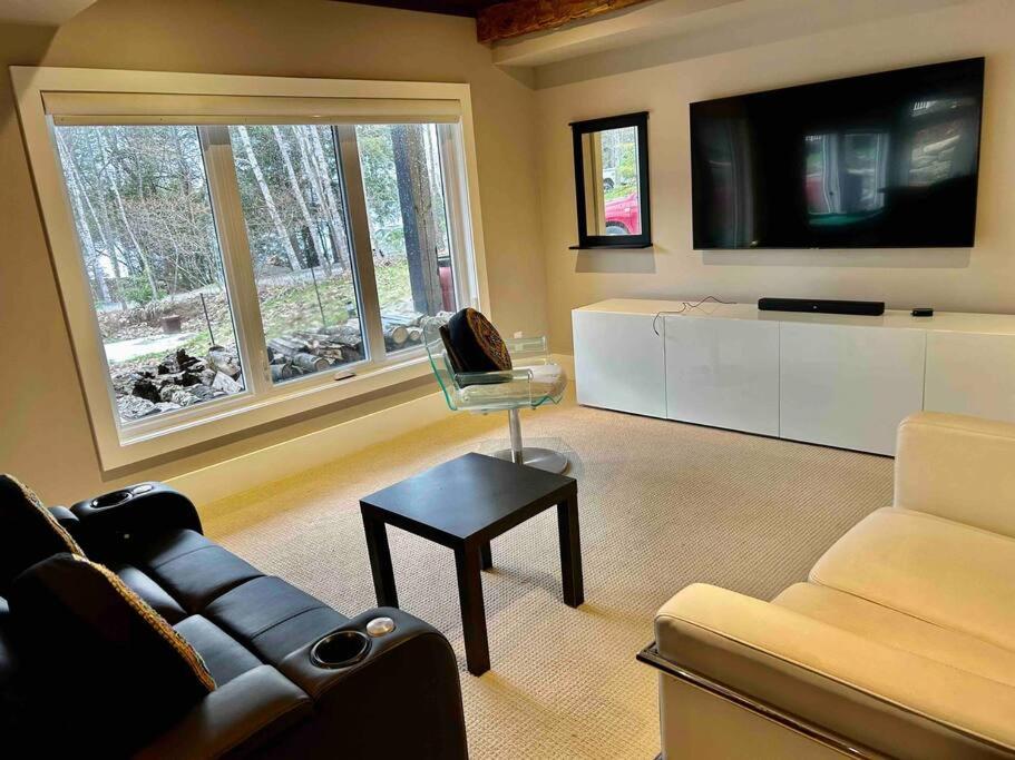 The Rowanwood - Muskoka Cottage Retreat