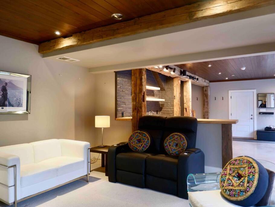 The Rowanwood - Muskoka Cottage Retreat