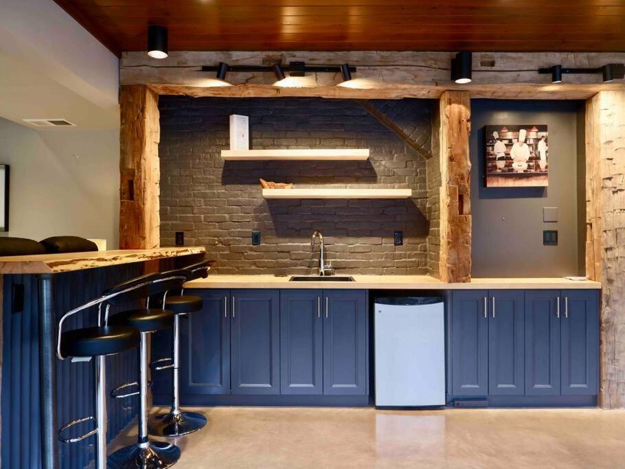 The Rowanwood - Muskoka Cottage Retreat