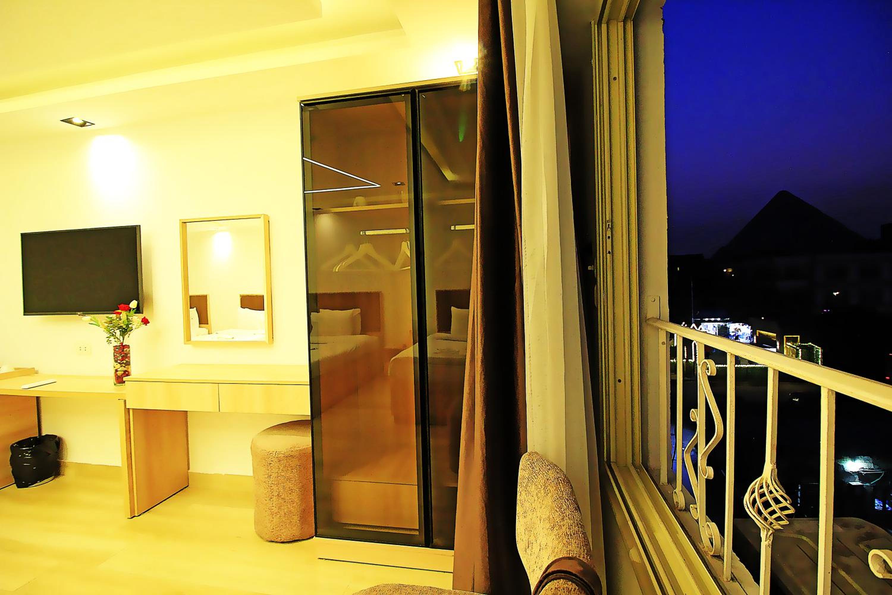 The Platinum Pyramid view inn
