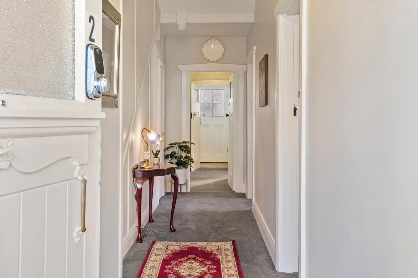 Sunny apartment on the fringe of the CBD