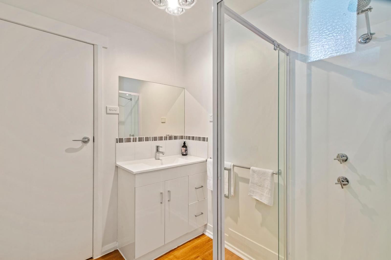 Sunny apartment on the fringe of the CBD