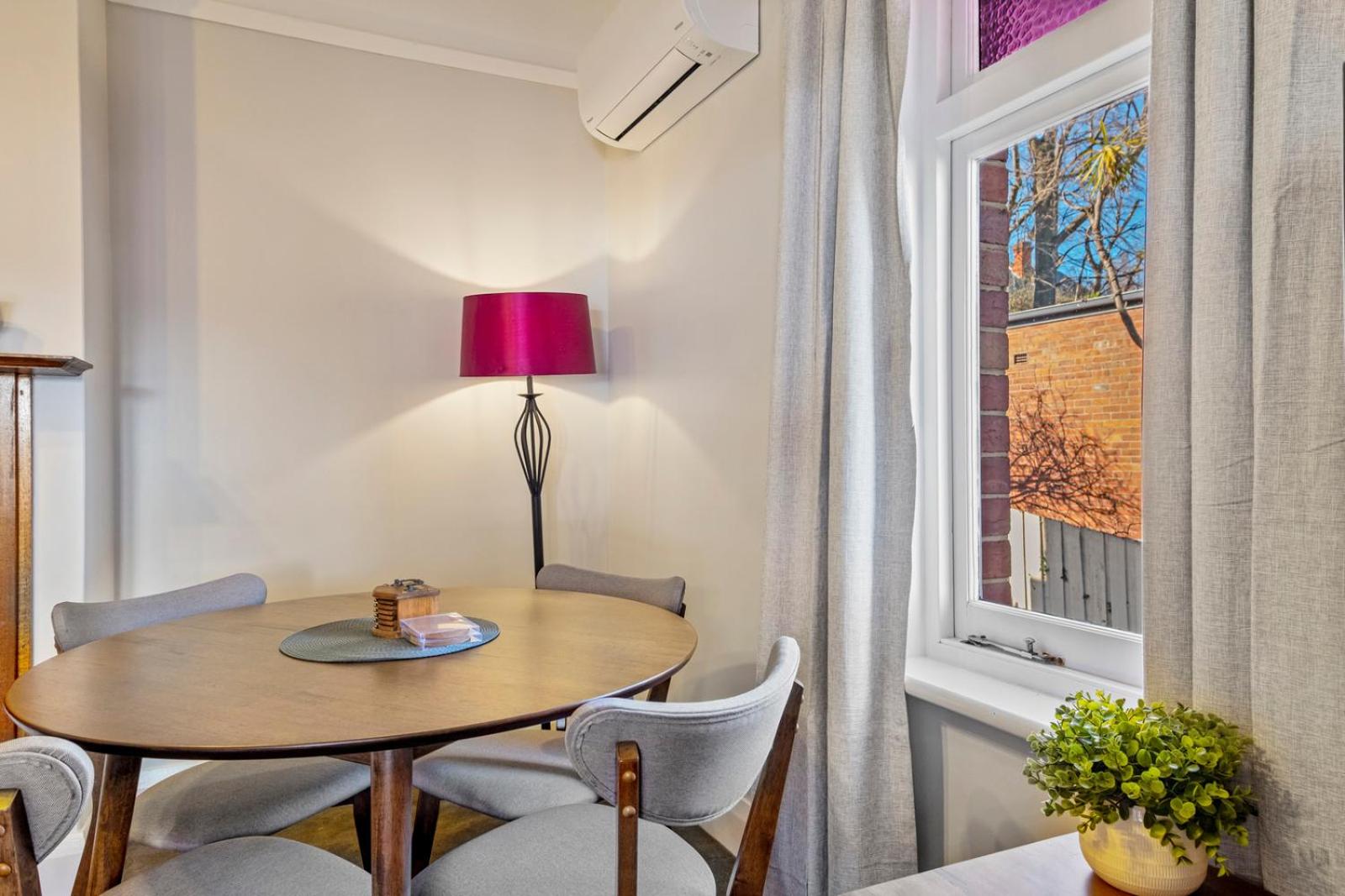 Sunny apartment on the fringe of the CBD