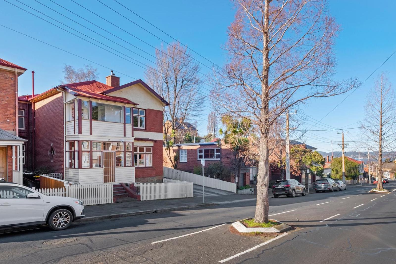 Sunny apartment on the fringe of the CBD