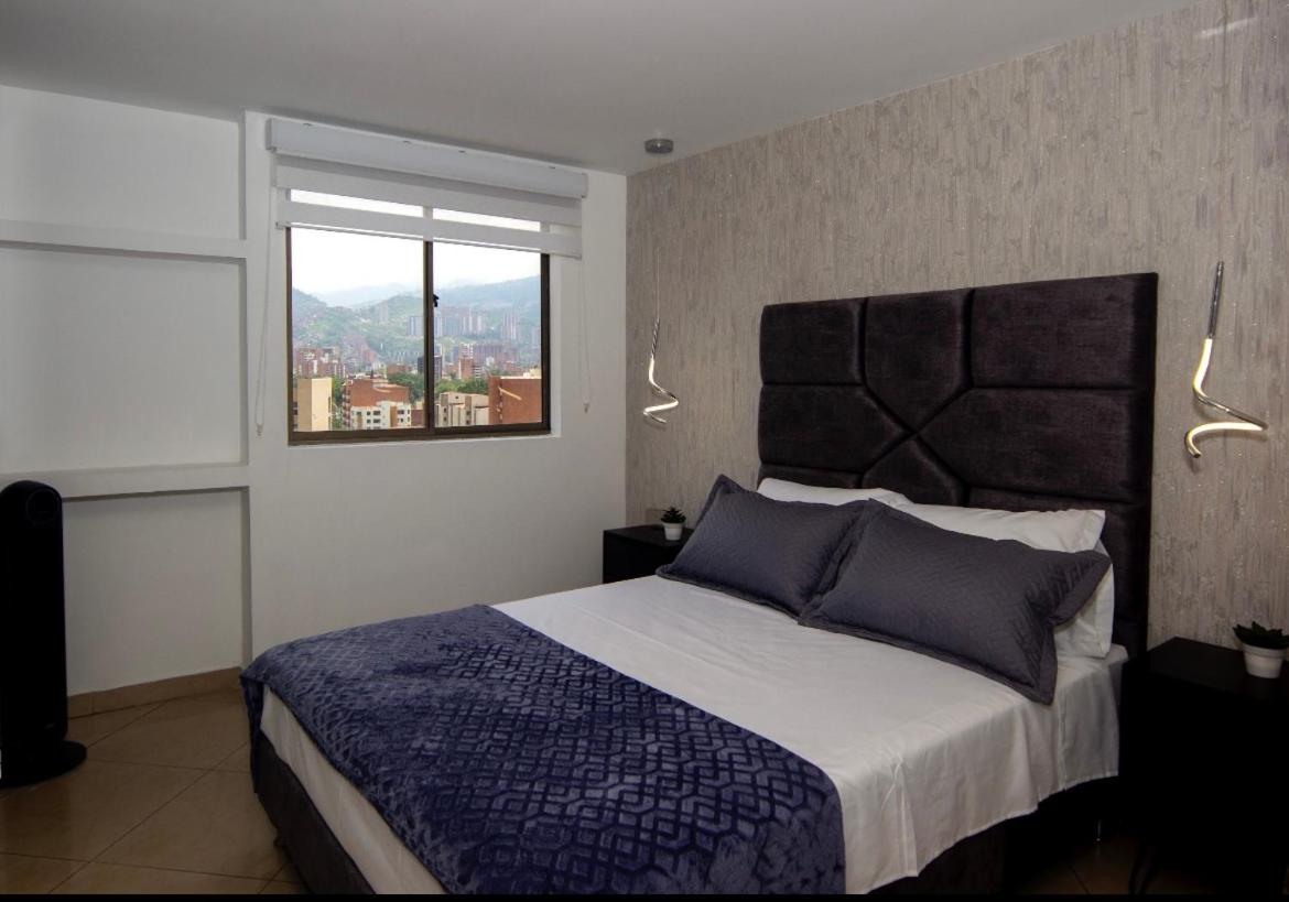 Modern Two Bedroom Laureles Apt