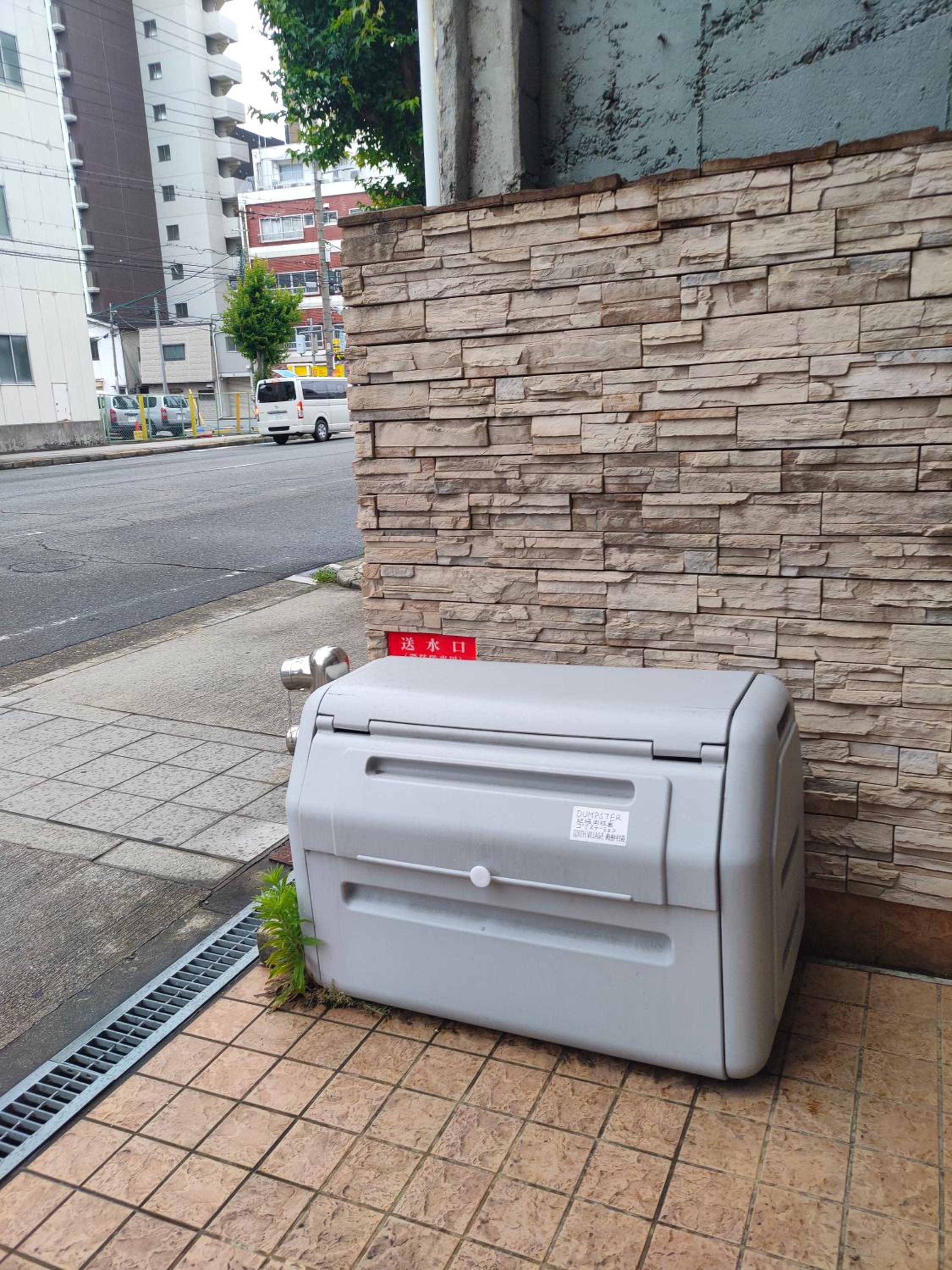 Apartments in the Namba area with airport bus and railway access