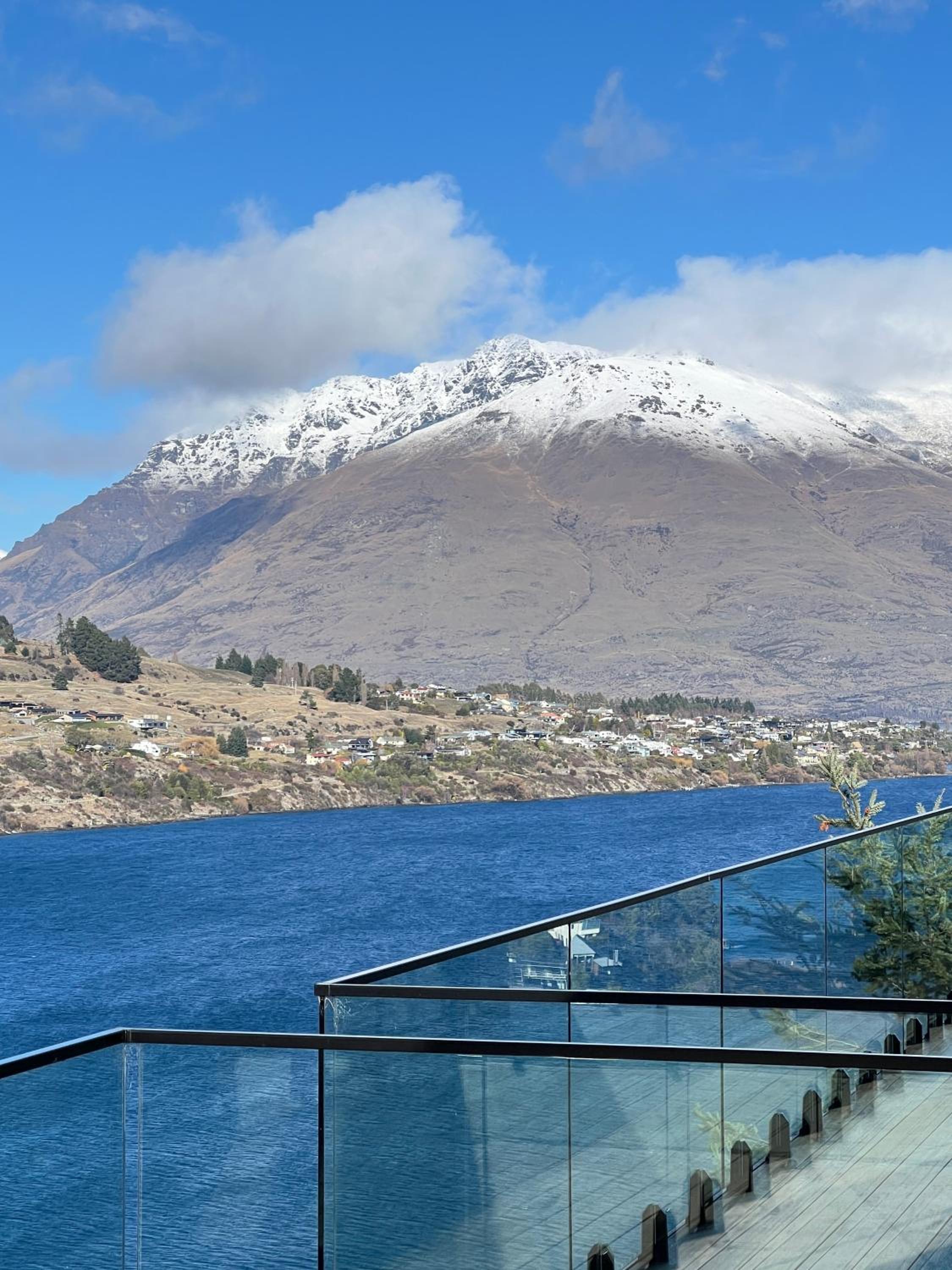 Stunning Lakeview Holiday House Queenstown