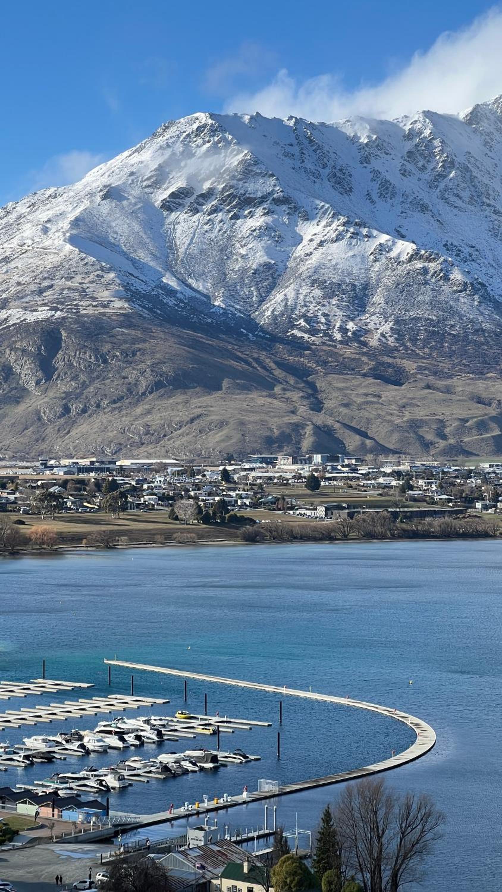 Stunning Lakeview Holiday House Queenstown