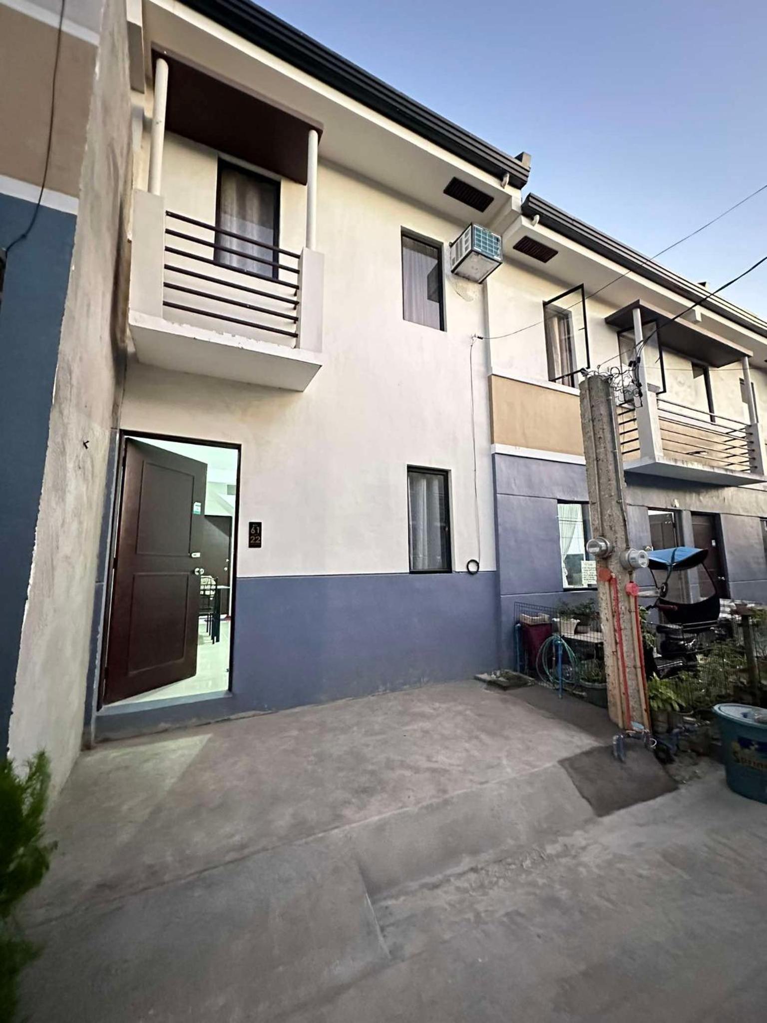 Entire Townhouse - SANTO TOMAS BATANGAS