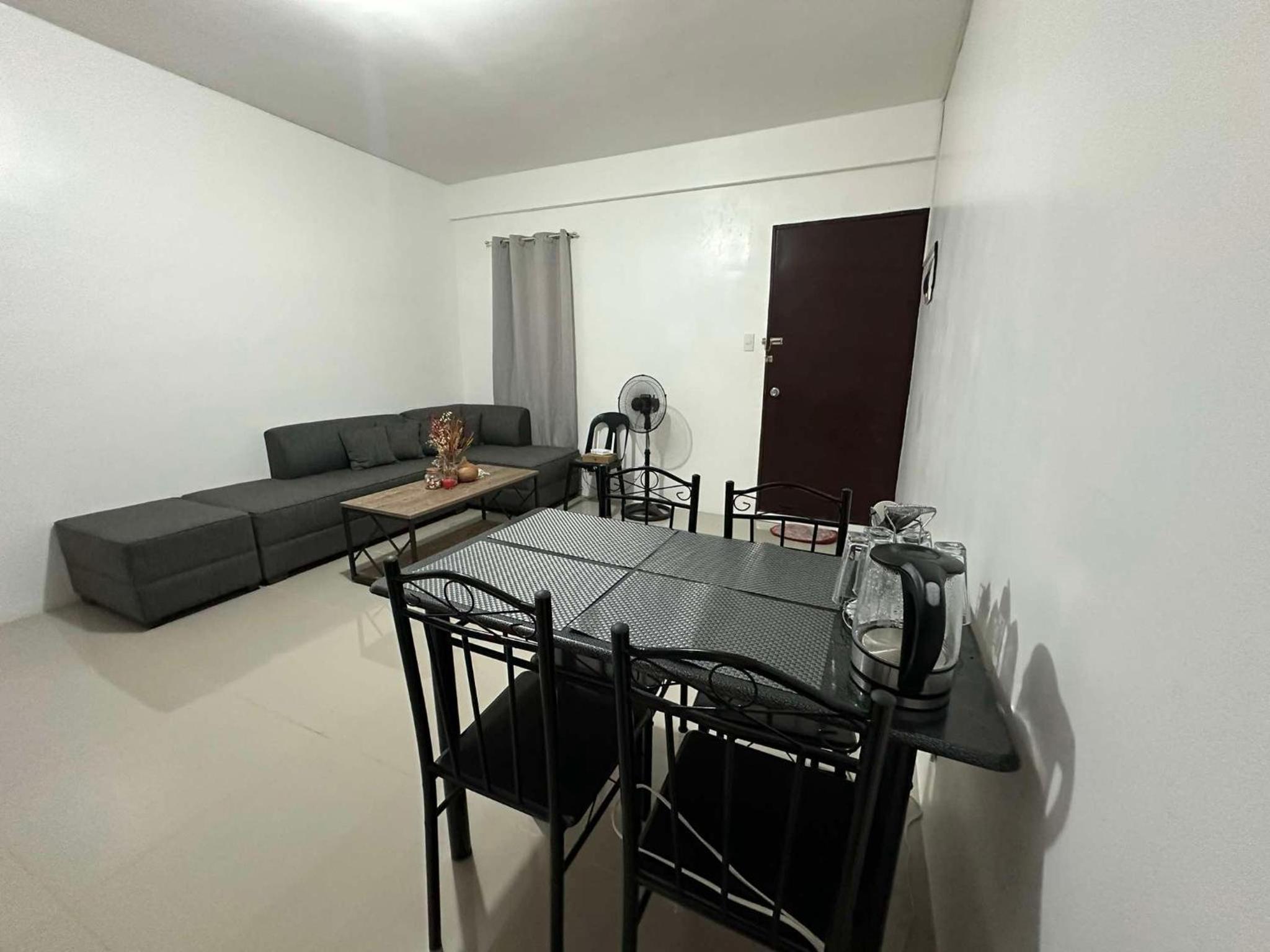 Entire Townhouse - SANTO TOMAS BATANGAS