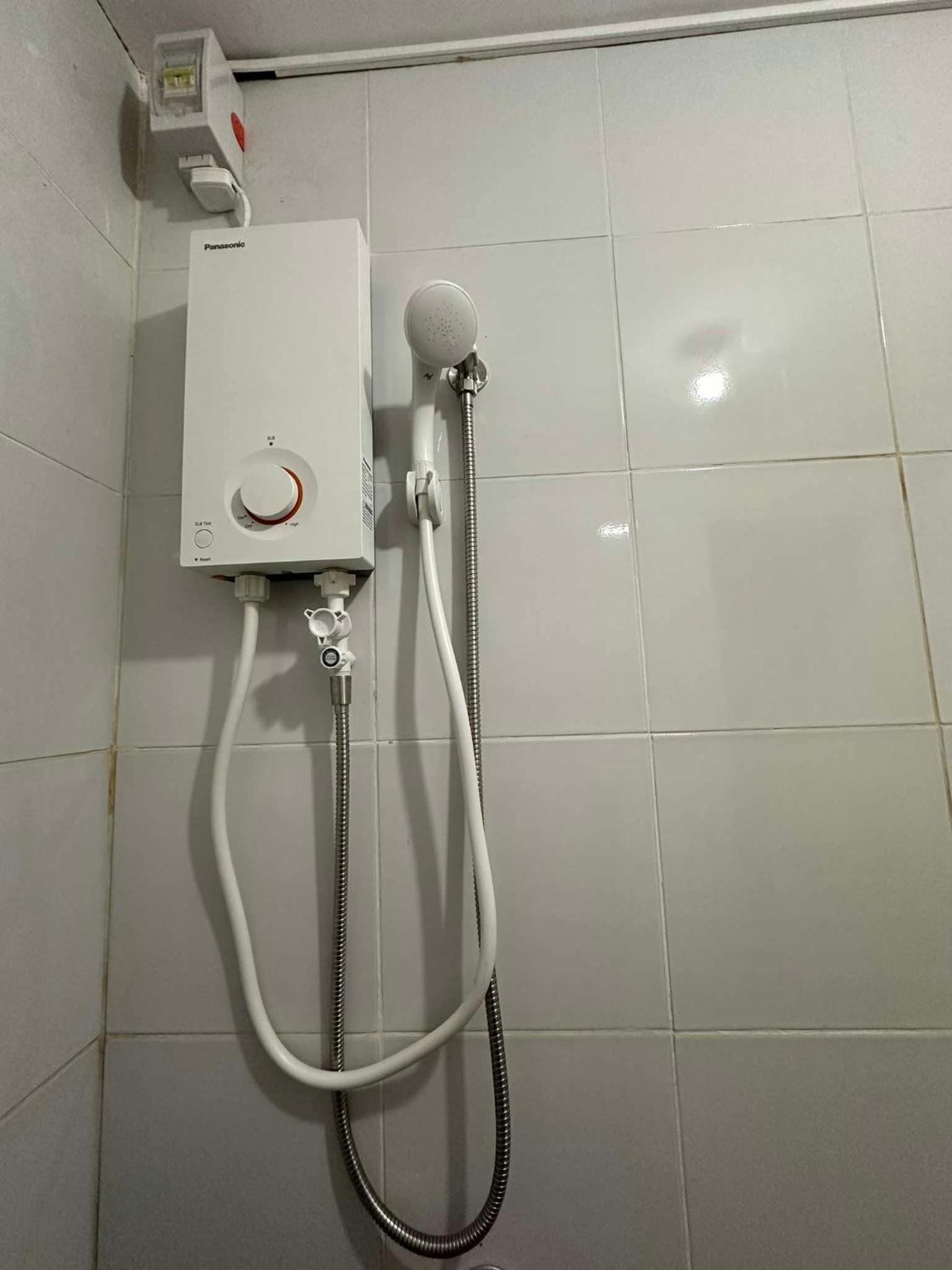 Entire Townhouse - SANTO TOMAS BATANGAS