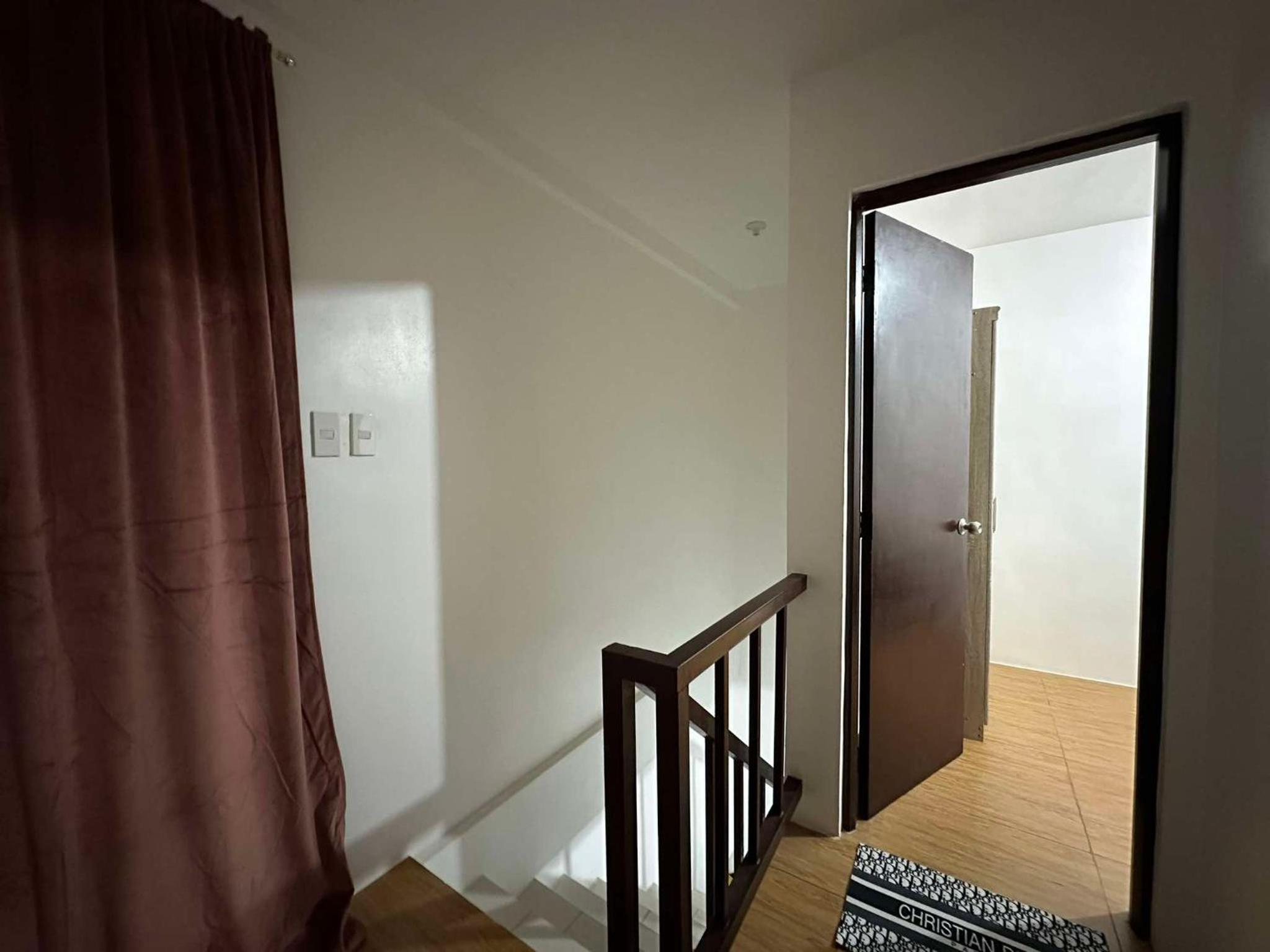 Entire Townhouse - SANTO TOMAS BATANGAS