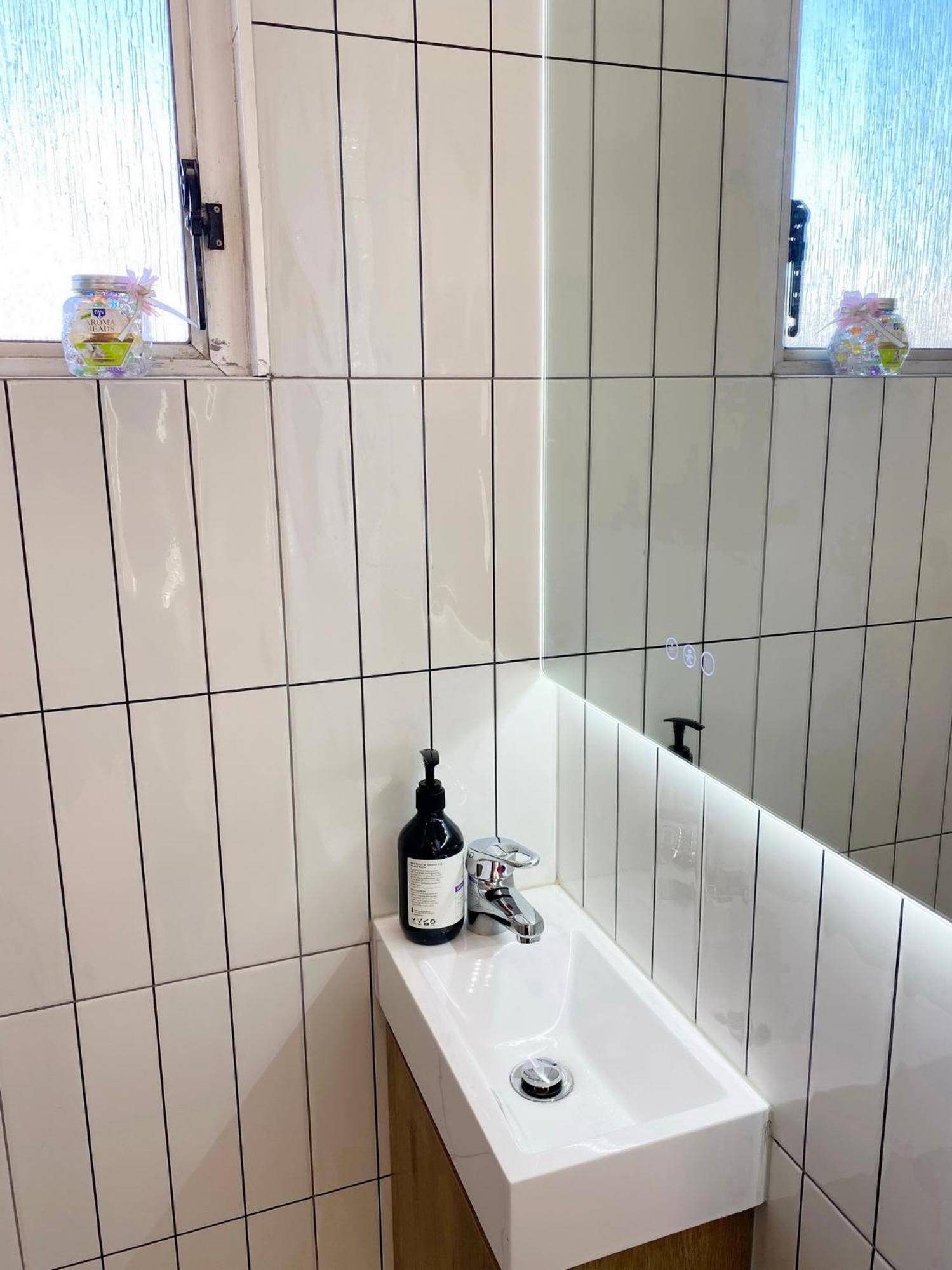 Waterfront villa near IKEA and Sylvia Park view 4