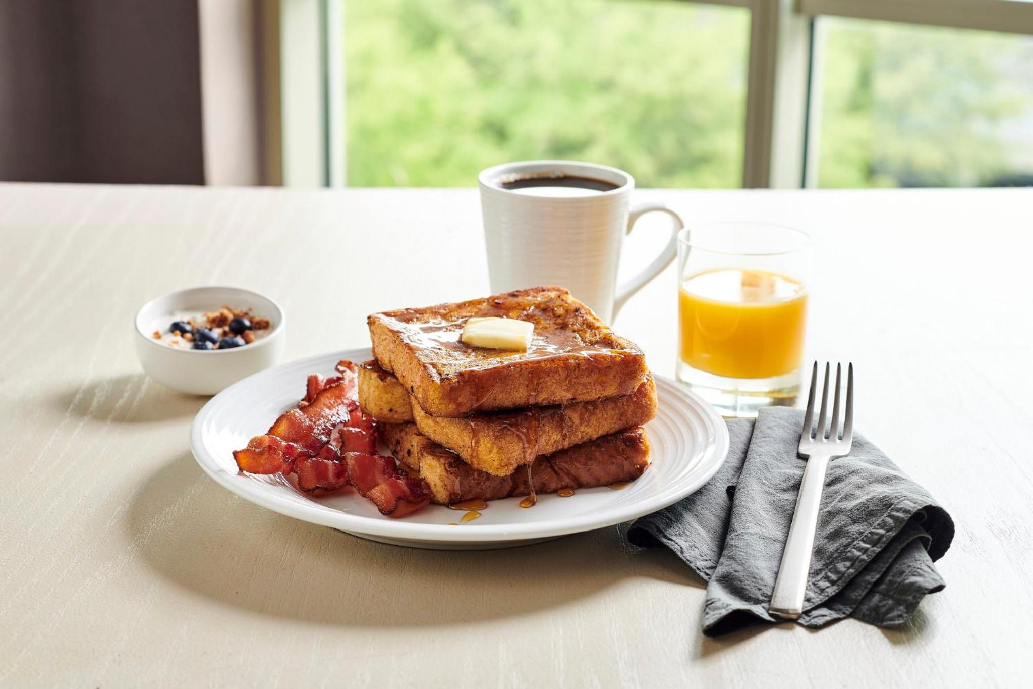 Holiday Inn Oakville Centre, an IHG Hotel - Property Image 24