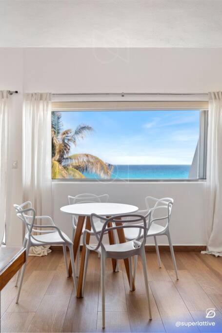 Deluxe BeachFront 4B Villa