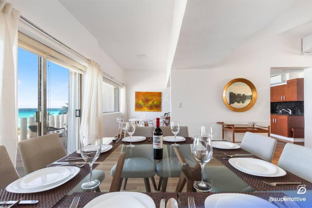 Deluxe BeachFront 4B Villa