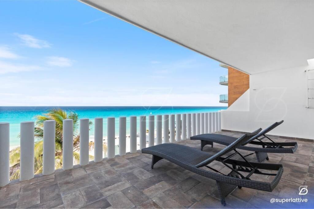 Deluxe BeachFront 4B Villa
