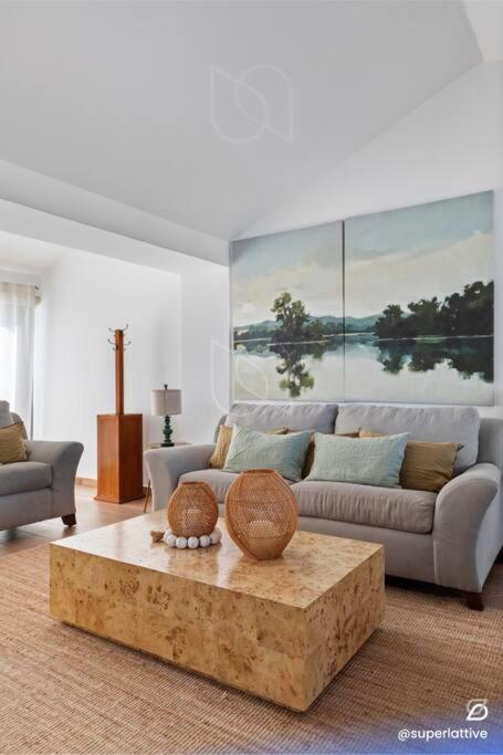 Deluxe BeachFront 4B Villa