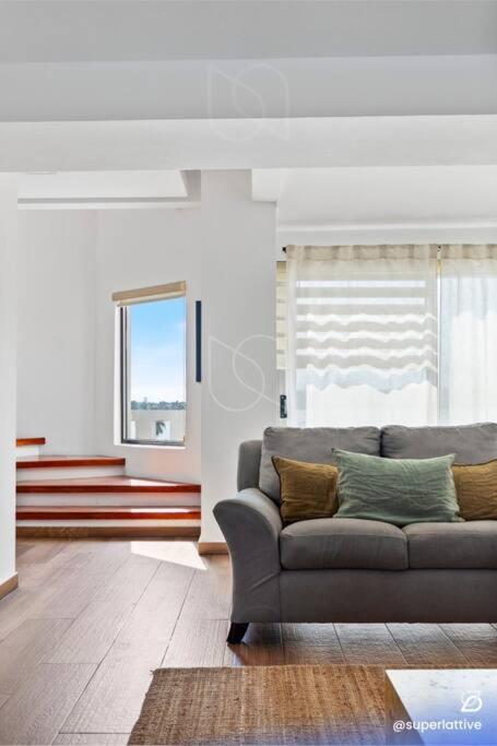 Deluxe BeachFront 4B Villa