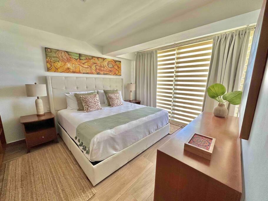 Deluxe BeachFront 4B Villa