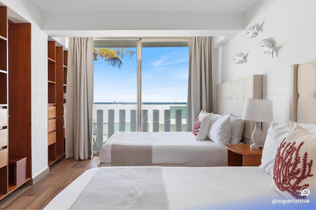 Deluxe BeachFront 4B Villa