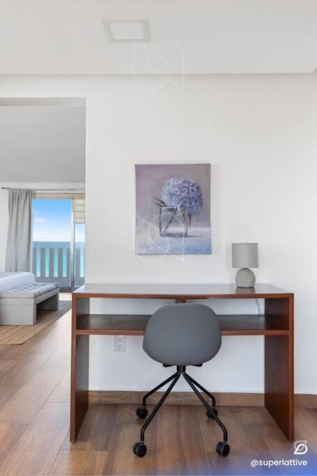 Deluxe BeachFront 4B Villa