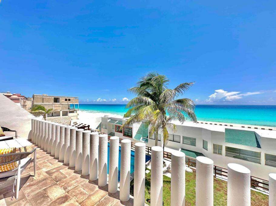 Deluxe BeachFront 4B Villa