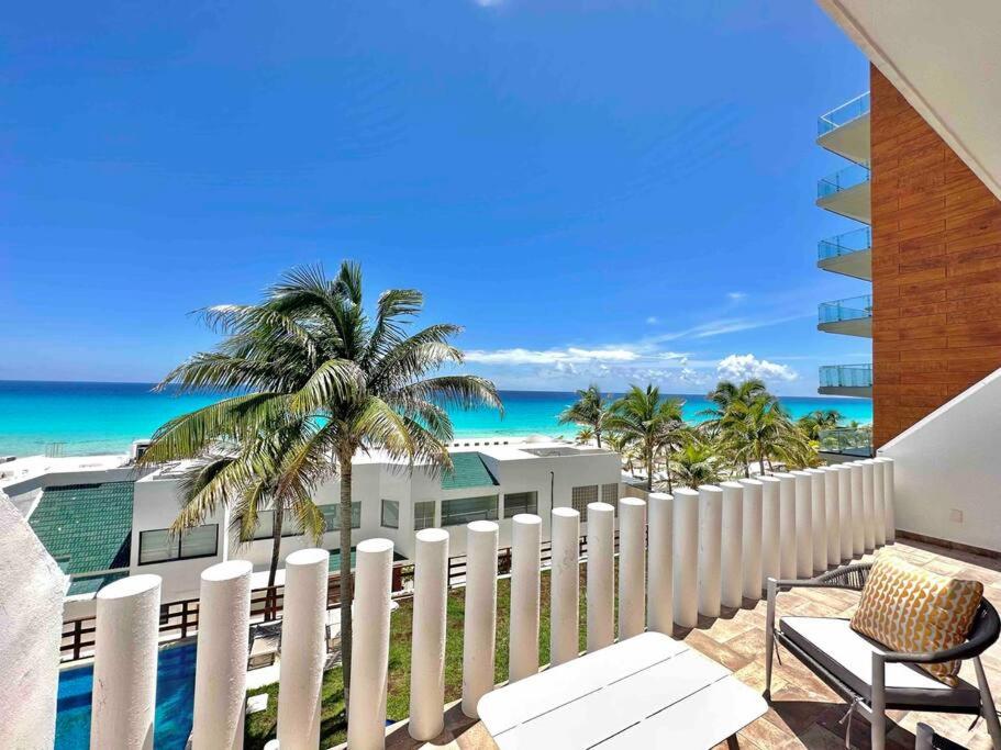 Deluxe BeachFront 4B Villa