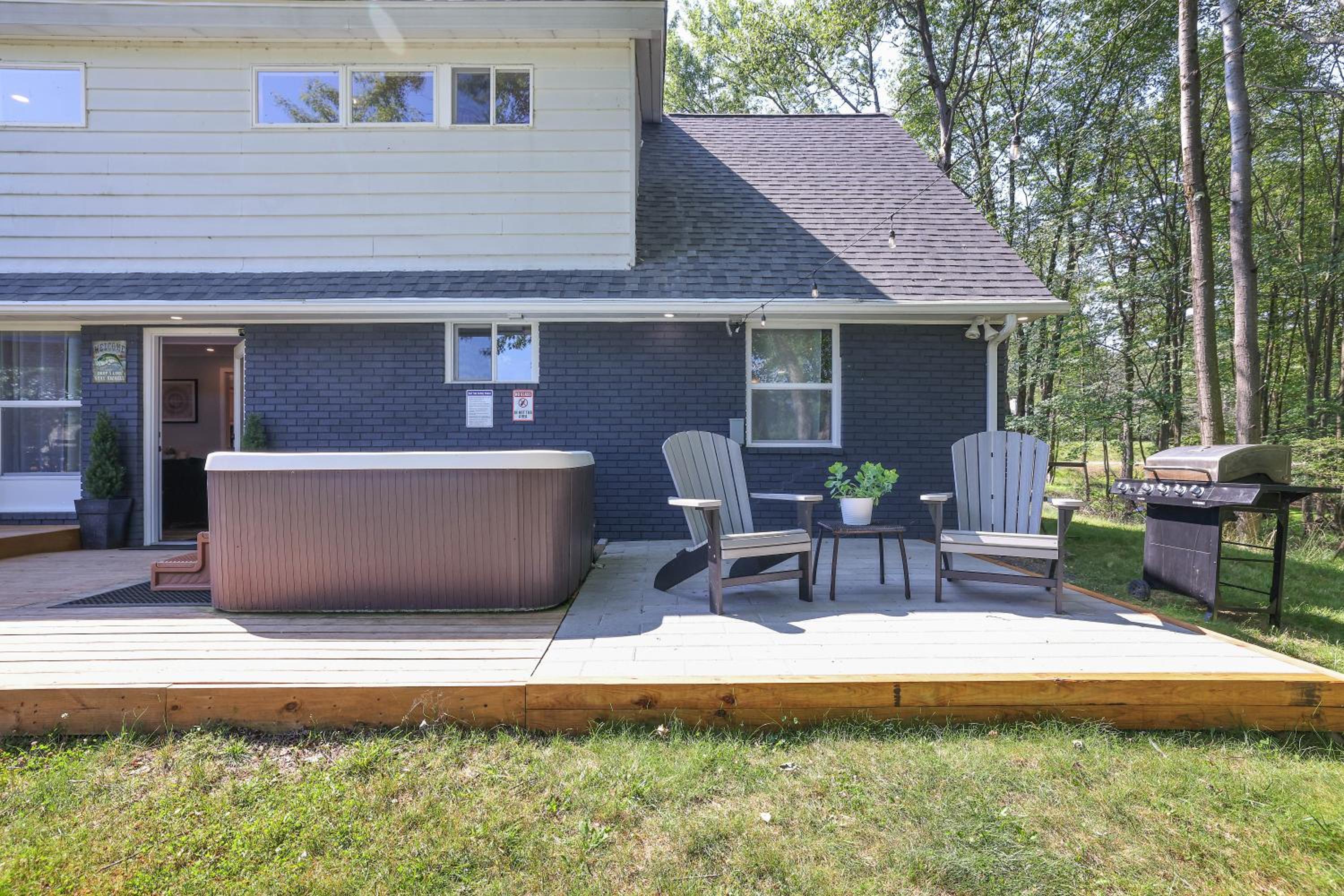 POCONOS BRAND NEW LAKEFRONT Oasis 1 ACRE, HOTTUB GAMEROOM FIREPITS TALK ABOUT PRIVACY view 5