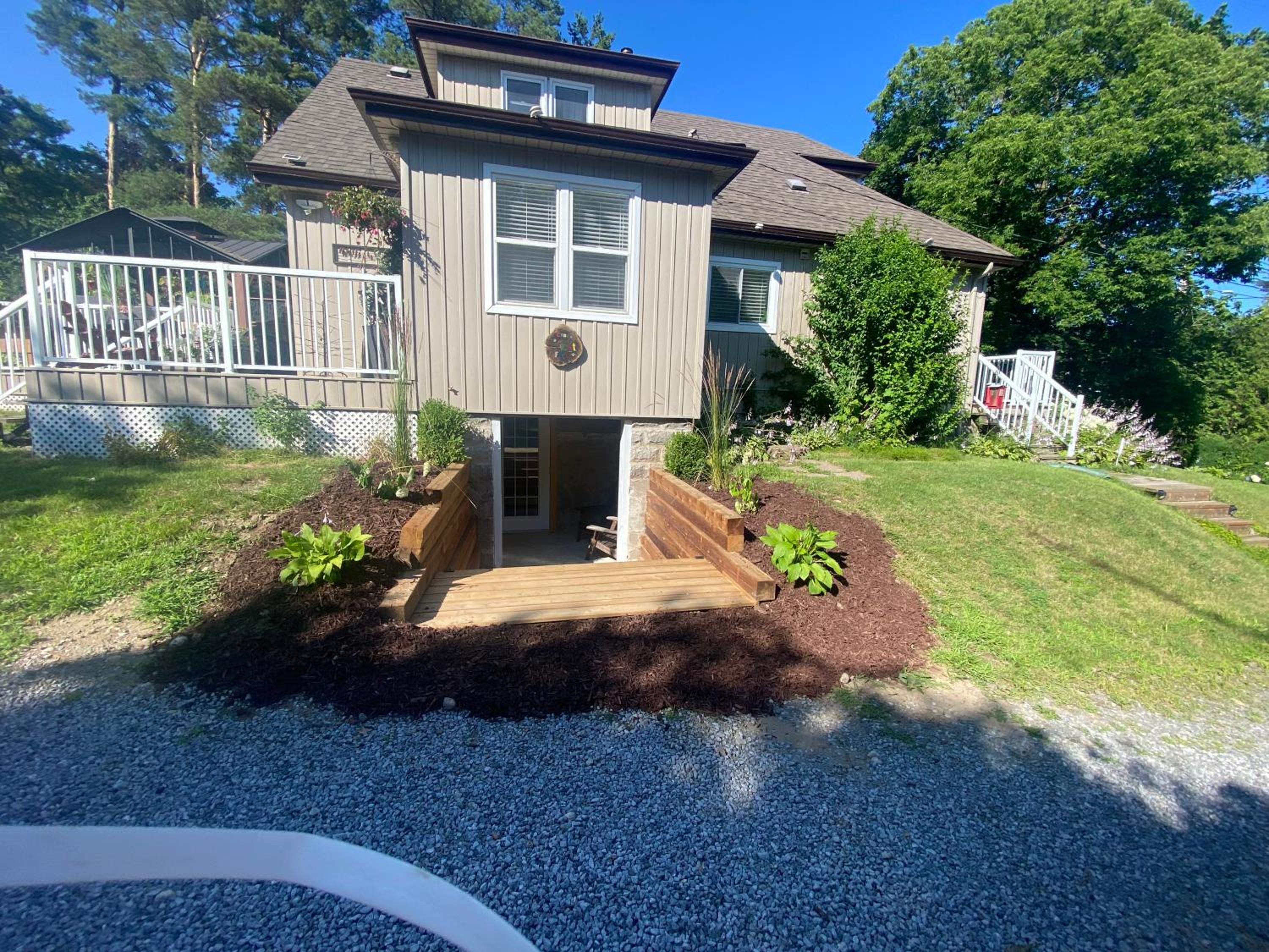 Cobourg Country Home - 10 Minutes From Cobourg Beach!